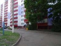 Nizhnekamsk, Khimikov avenue, 房屋 22. 公寓楼