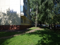 Nizhnekamsk, Khimikov avenue, 房屋 30. 公寓楼