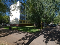 Nizhnekamsk, Khimikov avenue, 房屋 30. 公寓楼