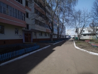 Nizhnekamsk, Khimikov avenue, 房屋 96. 公寓楼