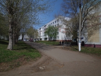 Nizhnekamsk, Khimikov avenue, 房屋 96. 公寓楼