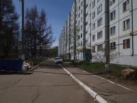 Nizhnekamsk, Khimikov avenue, 房屋 102. 公寓楼