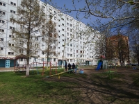 Nizhnekamsk, Khimikov avenue, 房屋 102. 公寓楼