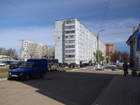 Nizhnekamsk, Khimikov avenue, 房屋 102. 公寓楼