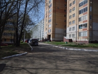 Nizhnekamsk, Khimikov avenue, 房屋 106. 公寓楼