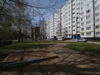 Nizhnekamsk, Khimikov avenue, 房屋 110. 公寓楼