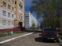 Nizhnekamsk, Khimikov avenue, 房屋 110. 公寓楼