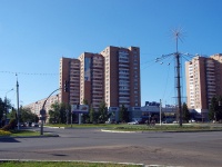 Nizhnekamsk, Stroiteley avenue, 房屋 30. 公寓楼