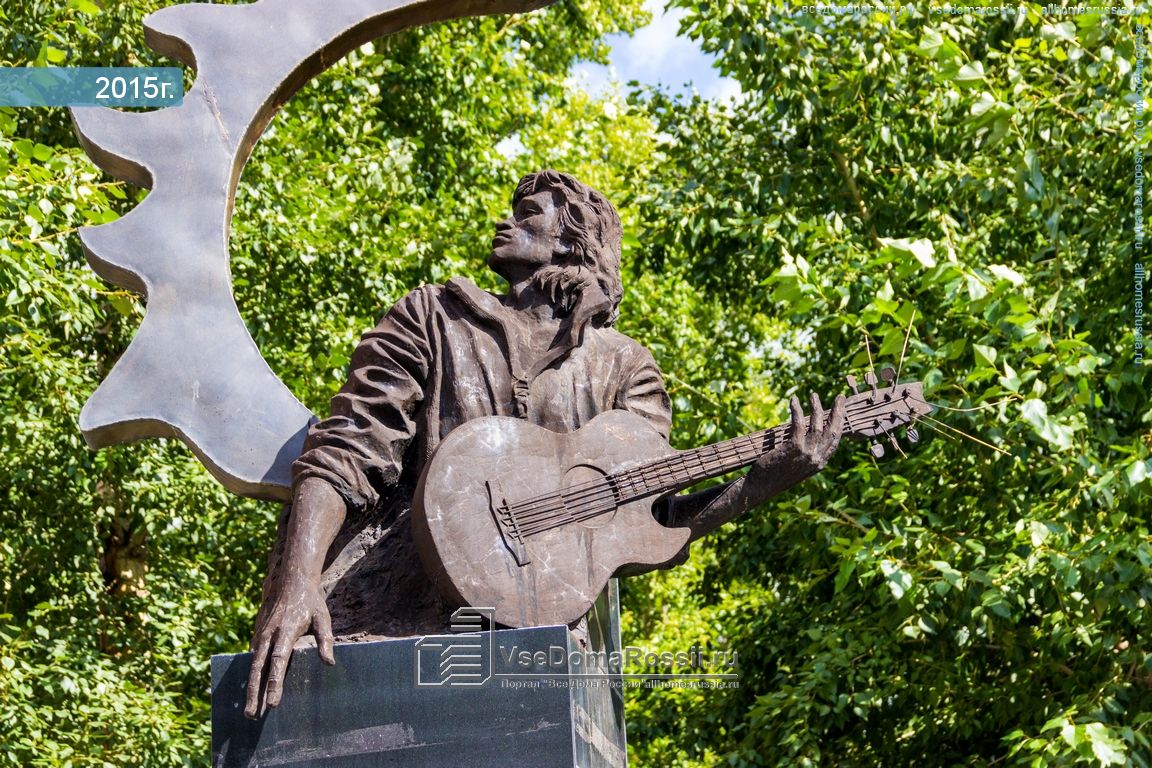 Адрес памятника цоя. Памятник Цою в Барнауле. Памятник Виктору Цою. Памятник Цоя Новосибирске памятник Цою. Памятник Виктору Цою в Алтайском крае.