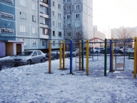 Novokuznetsk, Stroiteley avenue, 房屋 100. 公寓楼