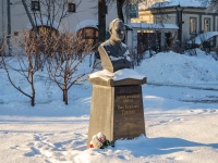 , square Sovetskaya. monument