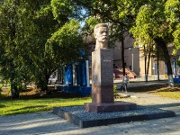 , Бюст Максима Горького Kirov st, Бюст Максима Горького 