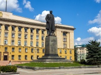 соседний дом: ул. Московская. памятник В.И. Ленину