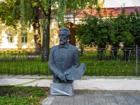 neighbour house: st. Sovetskaya. monument К.А. Савицкому 