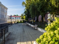 neighbour house: st. Sovetskaya. sculpture composition "К нам едет ревизор"