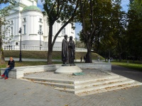 , monument Петру и ФевронииSobornaya square, monument Петру и Февронии