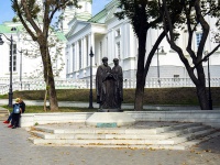 , monument Петру и ФевронииSobornaya square, monument Петру и Февронии