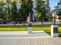 neighbour house: st. Slavy. Бюст А.Е. Щербакова