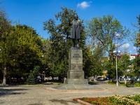 Пенза, памятник В.Г. Белинскомуулица Бакунина, памятник В.Г. Белинскому