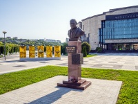 neighbour house: st. Suvorov. Бюст  В.К. Бочкарёва 