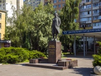 , avenue Pervomayskiy. monument