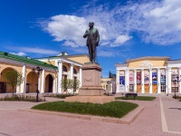 neighbour house: st. Lenin. monument И.П. Павлову