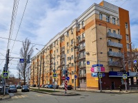 neighbour house: st. Leninskaya, house 168. Бизнес-центр "Гостиный двор"