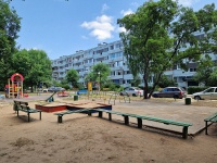 Togliatti, Ordzhonikidze blvd, house 2. Apartment house