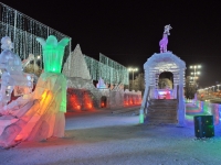 Yekaterinburg, sculpture composition Ледовый городок1905 goda square, sculpture composition Ледовый городок