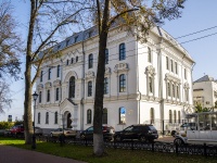 , st Revolyutsionnaya, house 1/11. Apartment house