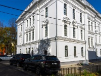 , Revolyutsionnaya st, house 1/11. Apartment house