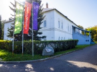 neighbour house: embankment. Volzhskaya, house 1. museum Ярославский художественный музей 