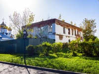 neighbour house: embankment. Volzhskaya, house 3. dangerous structure