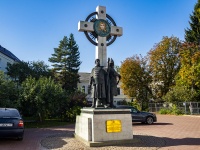 neighbour house: square. Chelyuskintsev. sculpture composition "Путь ополчения 1612 года" 