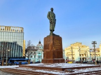 соседний дом: пл. Тверская Застава. памятник А.М. Горькому