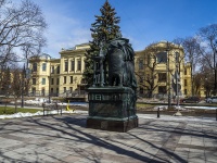 Vasilieostrovsky district, monument Графу С.С. Уварову , monument Графу С.С. Уварову