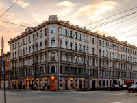 Vasilieostrovsky district, 13-ya liniya v.o. st, house 64. Apartment house