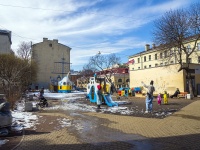 соседний дом: пер. Бугский. детская площадка