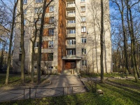 Vyiborgsky district, Novorossiyskaya st, house 40. Apartment house