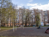 Kalininsky district, Piskaryovskij avenue, 房屋 10. 公寓楼