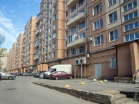 Kalininsky district, Piskaryovskij avenue, 房屋 10. 公寓楼