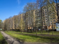 Kalininsky district, Piskaryovskij avenue, 房屋 16. 公寓楼