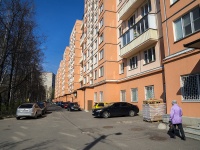 Kalininsky district, Piskaryovskij avenue, house 20. Apartment house