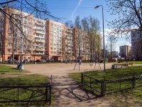 Kalininsky district, Piskaryovskij avenue, 房屋 20. 公寓楼