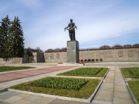 隔壁房屋: avenue. Nepokoryonnih. Пискарёвское мемориальное кладбище. Монумент "Мать-Родина" 