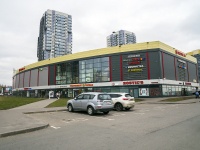 Kalininsky district, Kushelevskaya doroga st, house 1 к.1. shopping center