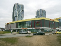 Kalininsky district, Kushelevskaya doroga st, house 1 к.1. shopping center