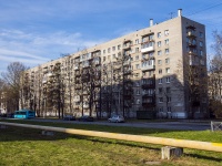 Kalininsky district, Butlerov st, 房屋 32. 公寓楼