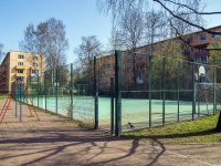 Калининский район, улица Замшина, спортивная площадка 