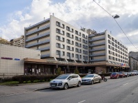 neighbour house: avenue. Metallistov, house 115. hotel "Полюстрово"